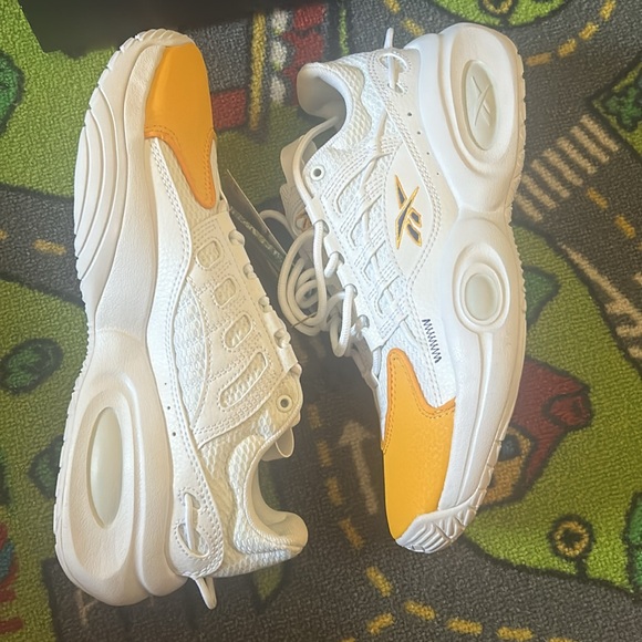 Reebok - Picture 3 of 9